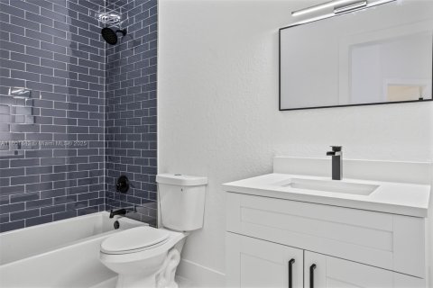 House in Fort Lauderdale, Florida 4 bedrooms № 1768166 - photo 13