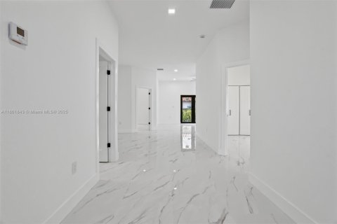 House in Fort Lauderdale, Florida 4 bedrooms № 1768166 - photo 3