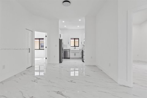 House in Fort Lauderdale, Florida 4 bedrooms № 1768166 - photo 4