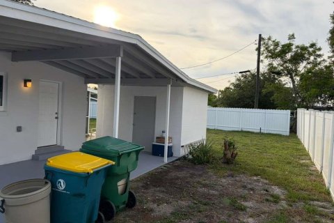 Villa ou maison à vendre à Port Charlotte, Floride: 2 chambres, 98.1 m2 № 2217862 - photo 24