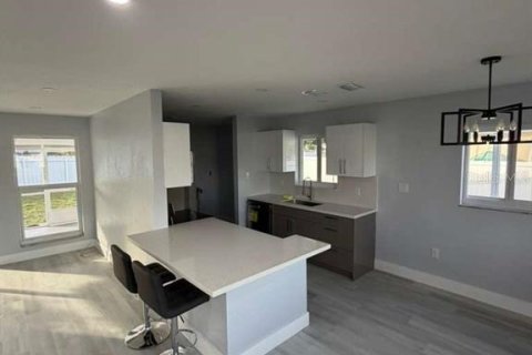 Villa ou maison à vendre à Port Charlotte, Floride: 2 chambres, 98.1 m2 № 2217862 - photo 5