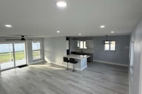 Villa ou maison à vendre à Port Charlotte, Floride: 2 chambres, 98.1 m2 № 2217862 - photo 6