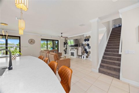 House in Tamarac, Florida 5 bedrooms, 265.7 sq.m. № 2061472 - photo 23