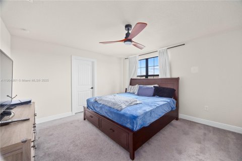 House in Tamarac, Florida 5 bedrooms, 265.7 sq.m. № 2061472 - photo 28