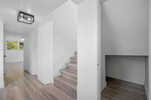 Villa ou maison à vendre à Coral Gables, Floride: 3 chambres, 168.34 m2 № 2033495 - photo 10