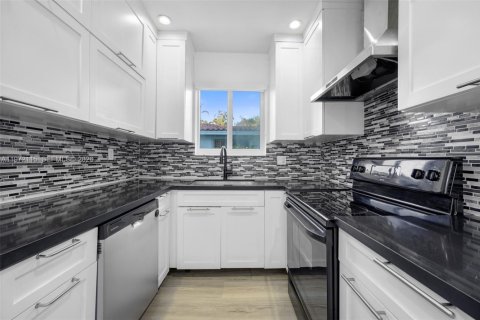 Villa ou maison à vendre à Coral Gables, Floride: 3 chambres, 168.34 m2 № 2033495 - photo 9