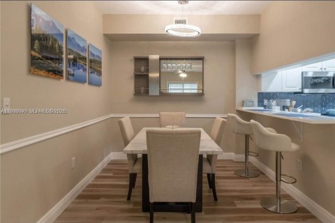 Condo in Palm Beach Gardens, Florida, 2 bedrooms  № 2064218 - photo 9