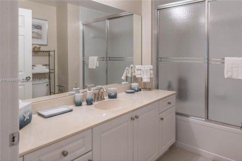 Condo in Palm Beach Gardens, Florida, 2 bedrooms  № 2064218 - photo 22