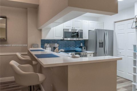 Condo in Palm Beach Gardens, Florida, 2 bedrooms  № 2064218 - photo 10