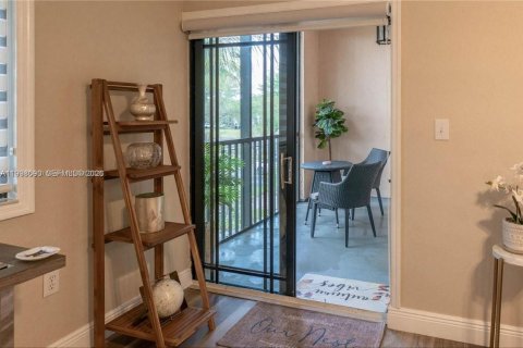 Condo in Palm Beach Gardens, Florida, 2 bedrooms  № 2064218 - photo 8