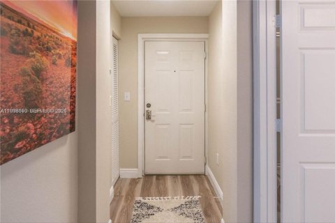 Condo in Palm Beach Gardens, Florida, 2 bedrooms  № 2064218 - photo 2