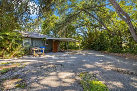House in Clearwater, Florida 6 bedrooms, 360.93 sq.m. № 2283350 - photo 25