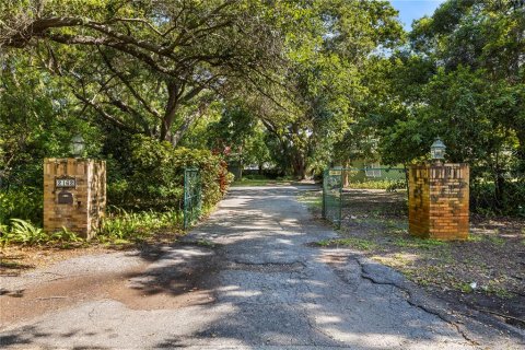 House in Clearwater, Florida 6 bedrooms, 360.93 sq.m. № 2283350 - photo 3
