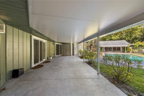 House in Clearwater, Florida 6 bedrooms, 360.93 sq.m. № 2283350 - photo 20