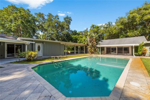 House in Clearwater, Florida 6 bedrooms, 360.93 sq.m. № 2283350 - photo 18