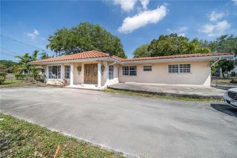 Casa en venta en Miami, Florida, 4 dormitorios, 382.48 m2 № 1732143 - foto 2