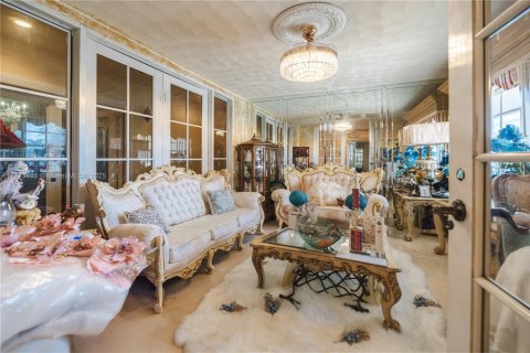 Casa en venta en Miami, Florida, 4 dormitorios, 382.48 m2 № 1732143 - foto 10