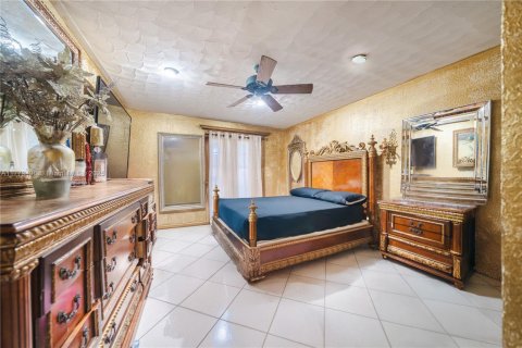 Casa en venta en Miami, Florida, 4 dormitorios, 382.48 m2 № 1732143 - foto 14
