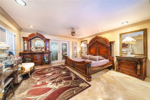 Casa en venta en Miami, Florida, 4 dormitorios, 382.48 m2 № 1732143 - foto 11
