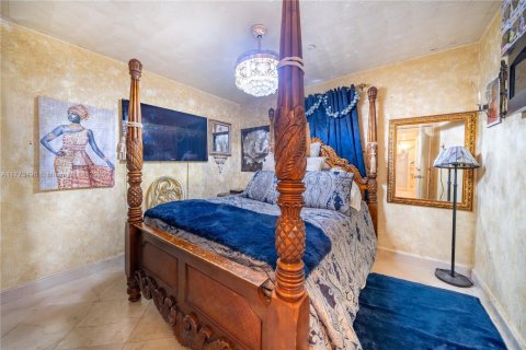 Casa en venta en Miami, Florida, 4 dormitorios, 382.48 m2 № 1732143 - foto 24