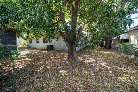 Casa en venta en Miami, Florida, 4 dormitorios, 382.48 m2 № 1732143 - foto 29