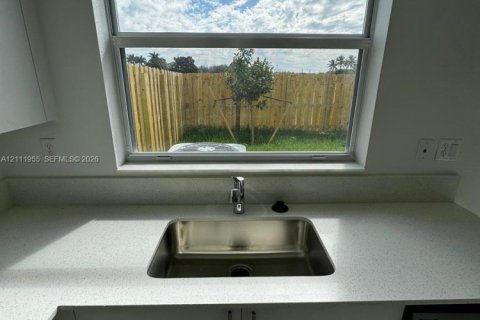 Adosado en venta en Homestead, Florida, 3 dormitorios, 123.37 m2 № 2432079 - foto 7