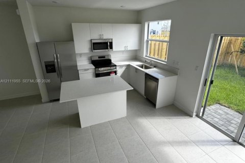 Adosado en venta en Homestead, Florida, 3 dormitorios, 123.37 m2 № 2432079 - foto 4