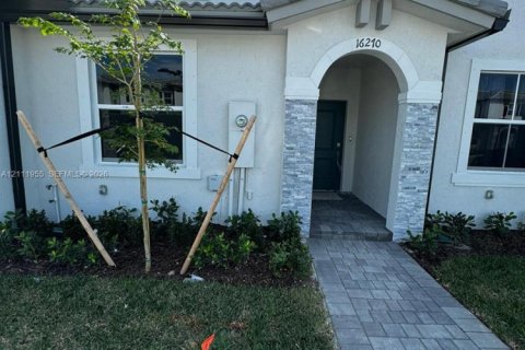 Adosado en venta en Homestead, Florida, 3 dormitorios, 123.37 m2 № 2432079 - foto 2