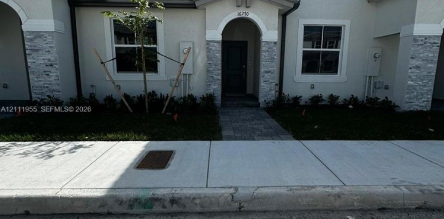 Adosado en Homestead, Florida 3 dormitorios, 123.37 m2 № 2432079