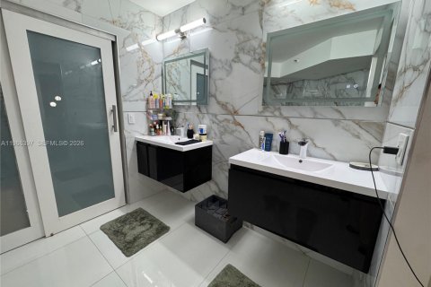 Copropriété à louer à Aventura, Floride: 2 chambres, 130.34 m2 № 2081300 - photo 13