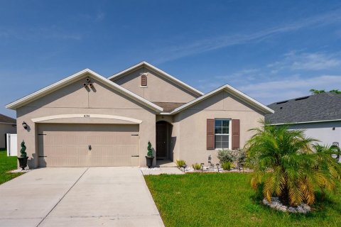 Casa en alquiler en Winter Haven, Florida, 4 dormitorios, 166.11 m2 № 1769618 - foto 1