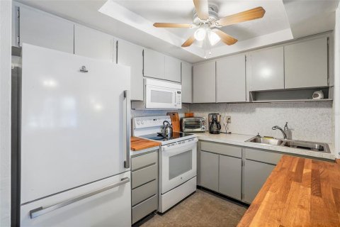 Condo in Saint Pete Beach, Florida, 1 bedroom  № 2102159 - photo 15