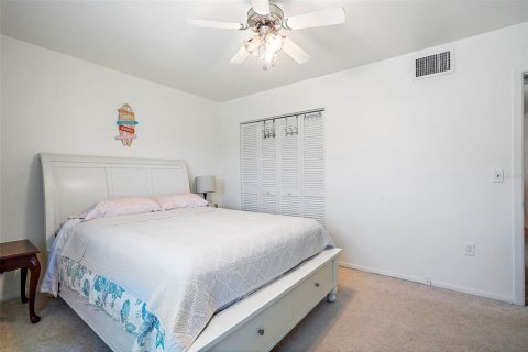 Condo in Saint Pete Beach, Florida, 1 bedroom  № 2102159 - photo 21