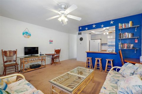 Condo in Saint Pete Beach, Florida, 1 bedroom  № 2102159 - photo 12