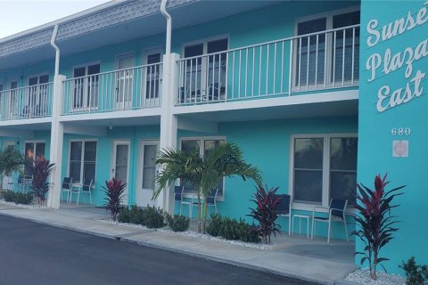 Condo in Saint Pete Beach, Florida, 1 bedroom  № 2102159 - photo 2
