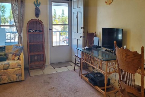 Condo in Saint Pete Beach, Florida, 1 bedroom  № 2102159 - photo 16