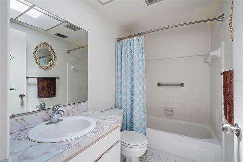 Condo in Saint Pete Beach, Florida, 1 bedroom  № 2102159 - photo 23