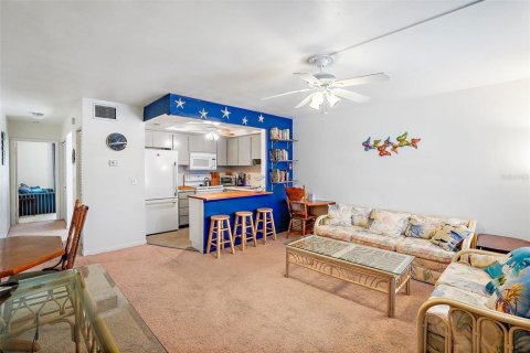 Condo in Saint Pete Beach, Florida, 1 bedroom  № 2102159 - photo 13
