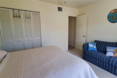 Condo in Saint Pete Beach, Florida, 1 bedroom  № 2102159 - photo 19
