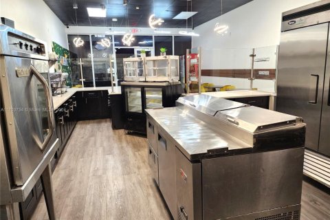 Propiedad comercial en venta en Fort Lauderdale, Florida № 2054959 - foto 8