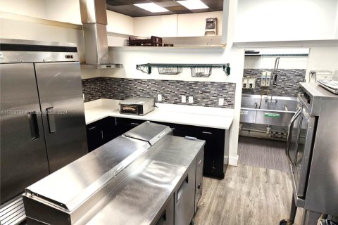 Propiedad comercial en venta en Fort Lauderdale, Florida № 2054959 - foto 6