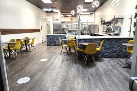 Propiedad comercial en venta en Fort Lauderdale, Florida № 2054959 - foto 4
