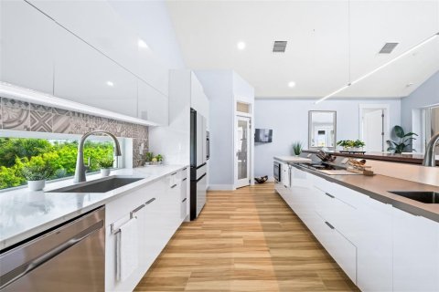 Villa ou maison à vendre à Englewood, Floride: 3 chambres, 225.38 m2 № 2341676 - photo 3