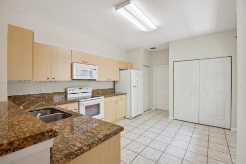 Condo in Weston, Florida, 4 bedrooms  № 1852033 - photo 8