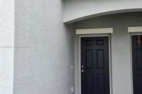 Townhouse in Orlando, Florida 3 bedrooms, 163.88 sq.m. № 1994903 - photo 2