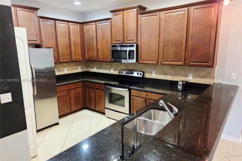 Townhouse in Orlando, Florida 3 bedrooms, 163.88 sq.m. № 1994903 - photo 7