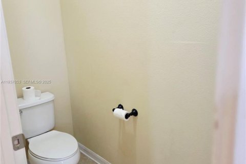 Townhouse in Orlando, Florida 3 bedrooms, 163.88 sq.m. № 1994903 - photo 20