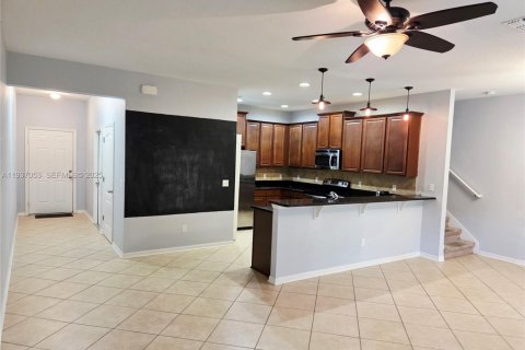 Townhouse in Orlando, Florida 3 bedrooms, 163.88 sq.m. № 1994903 - photo 5