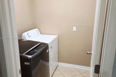 Townhouse in Orlando, Florida 3 bedrooms, 163.88 sq.m. № 1994903 - photo 23