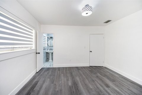 Commercial property in Coral Gables, Florida 202.81 sq.m. № 1698140 - photo 18